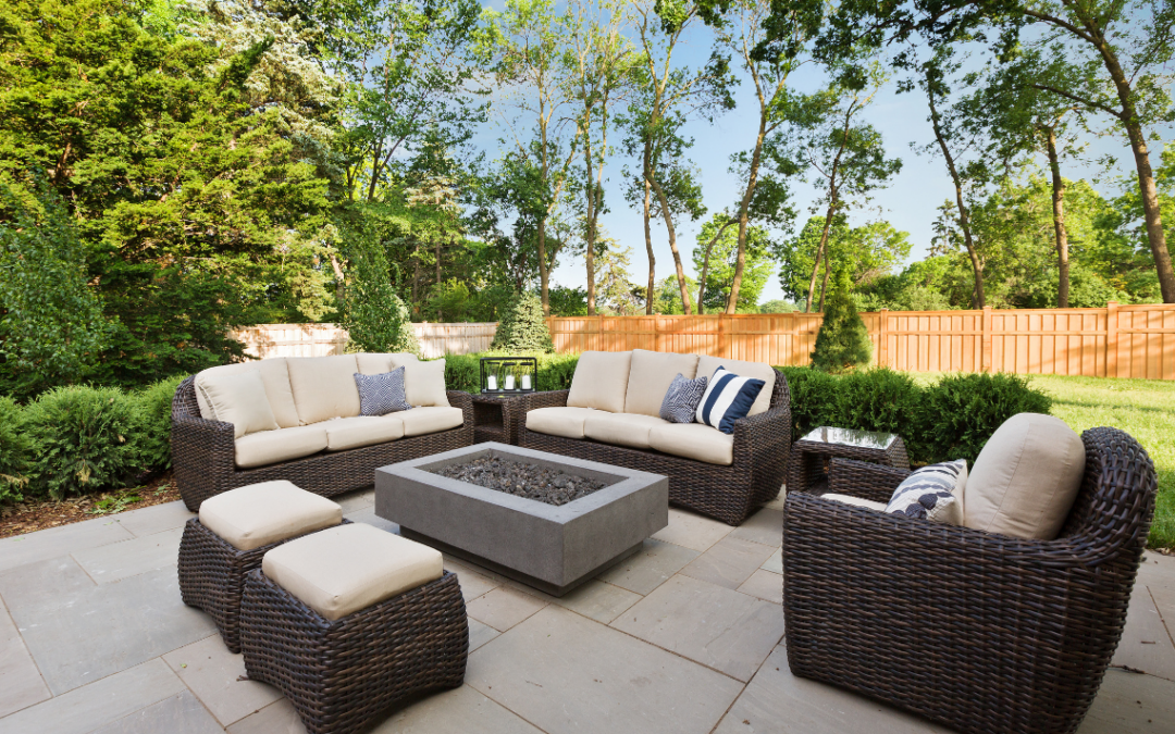 Outdoor fire pit vs fireplace. Which is right for your home in East Gwillimbury?