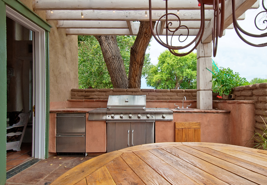 How To Incorporate A TC Wall Into Your Outdoor Kitchen Space
